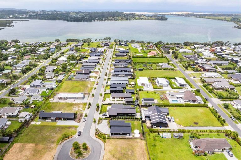Photo of property in 37 William Gilbert Drive, Mangawhai, 0505