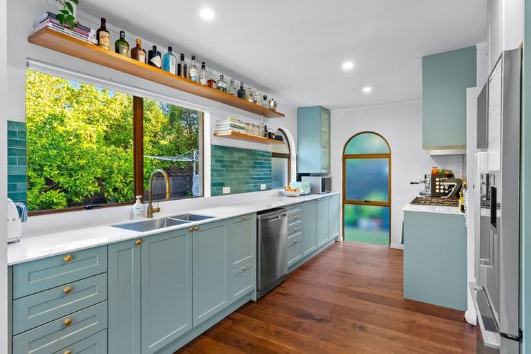 Photo of property in 84 Chelsea View Drive, Chatswood, Auckland, 0626