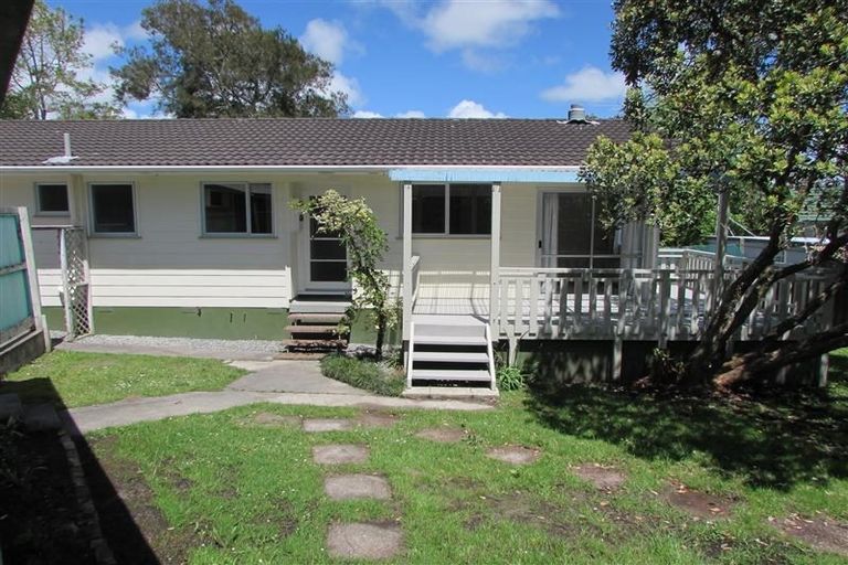 Photo of property in 4 Ballial Place, West Harbour, Auckland, 0618