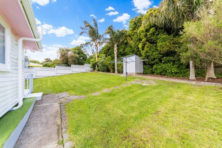 Photo of property in 5 Shanaway Rise, Hillcrest, Auckland, 0627