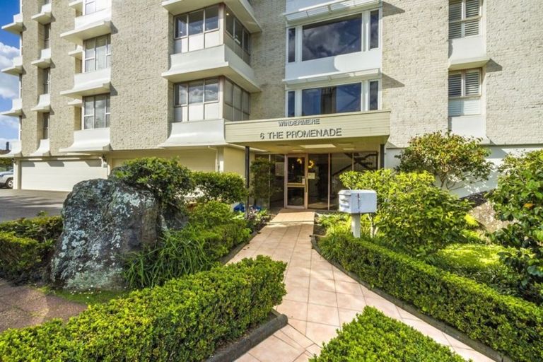 Photo of property in 2b/6 The Promenade, Takapuna, Auckland, 0622