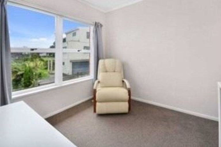 Photo of property in 5/174 East Coast Road, Forrest Hill, Auckland, 0620