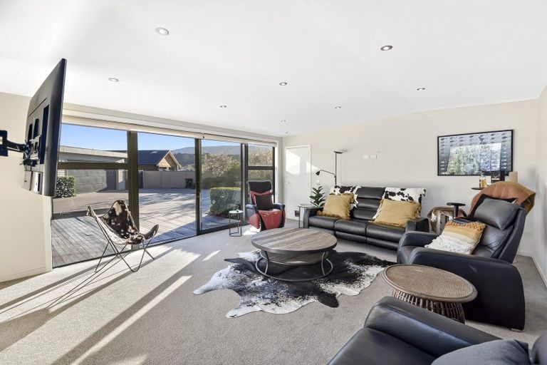 Photo of property in 12 De Bettencor Place, Mount Pisa, Cromwell, 9383