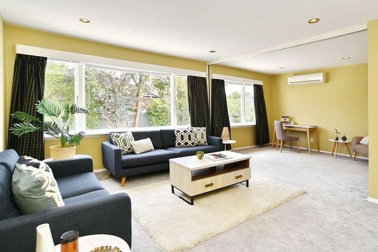 Photo of property in 17 Bateman Avenue, Bryndwr, Christchurch, 8053