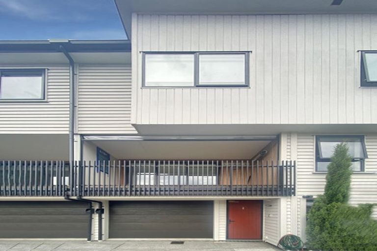 Photo of property in 3/5 Peachgrove Road, Te Atatu Peninsula, Auckland, 0610