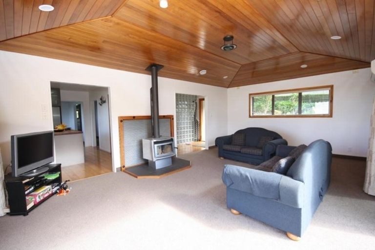 Photo of property in 8 Brenton Place, Whangamata, 3691