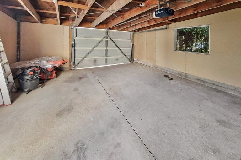 Photo of property in 112a Tiroroa Avenue, Te Atatu South, Auckland, 0610