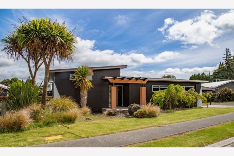 Photo of property in 2 Snowmass Drive, Ohakune, 4625