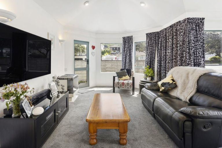 Photo of property in 29b The Parade, Island Bay, Wellington, 6023