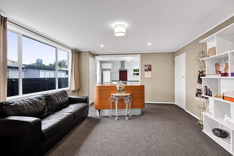 Photo of property in 304 South Road, Hawera, 4610