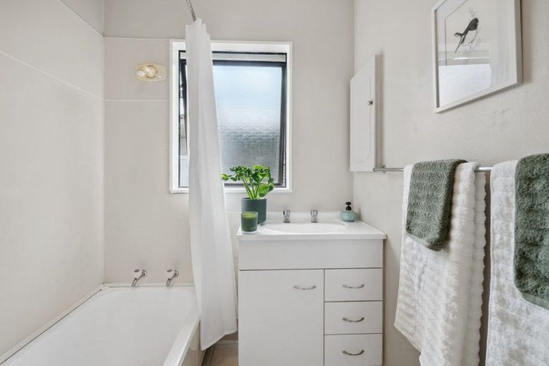 Photo of property in 9 Baillie Crescent, Carterton, 5713