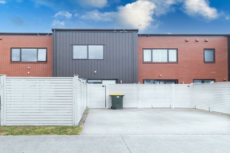 Photo of property in 22 Pepene Avenue, Takanini, 2112