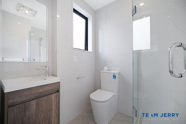 Photo of property in 63 Whare Kauri Road, Papakura, 2110