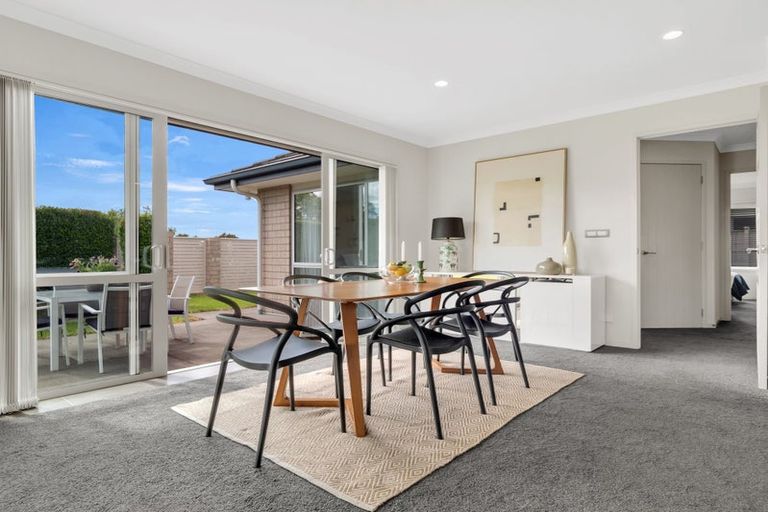 Photo of property in 9 Portofino Point, Karaka, Papakura, 2113