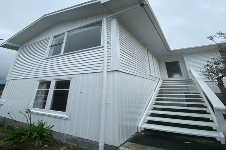 Photo of property in 17 The Drive, Tawa, Wellington, 5028
