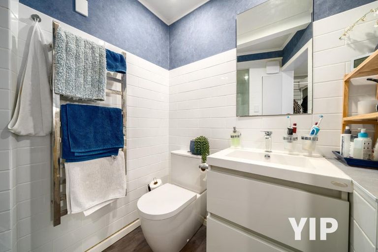 Photo of property in 16 Carluke Street, Paparangi, Wellington, 6037