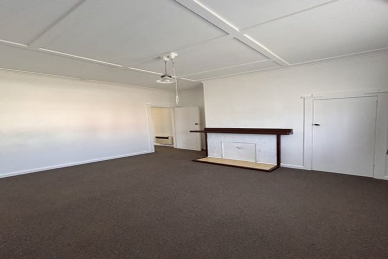 Photo of property in 2 Cambridge Street, Gonville, Whanganui, 4501
