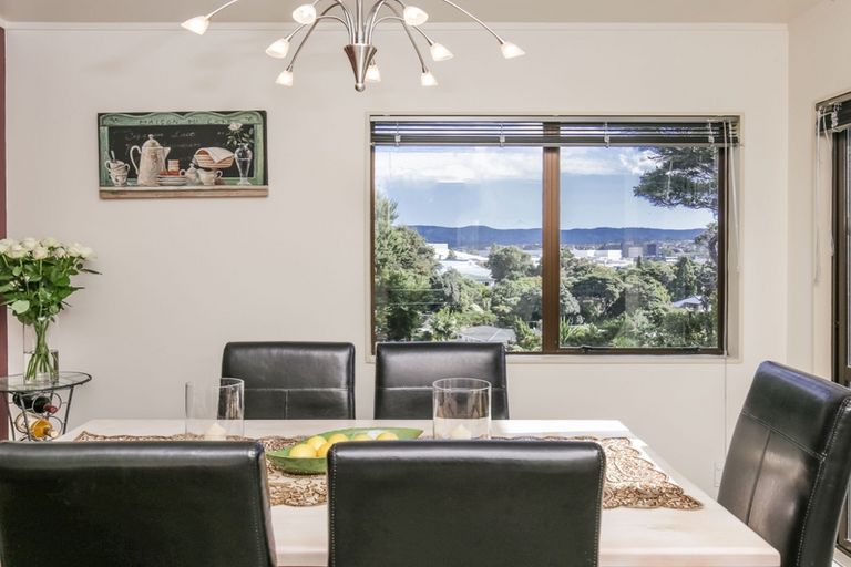 Photo of property in 2/36 Takapu Street, Henderson, Auckland, 0612