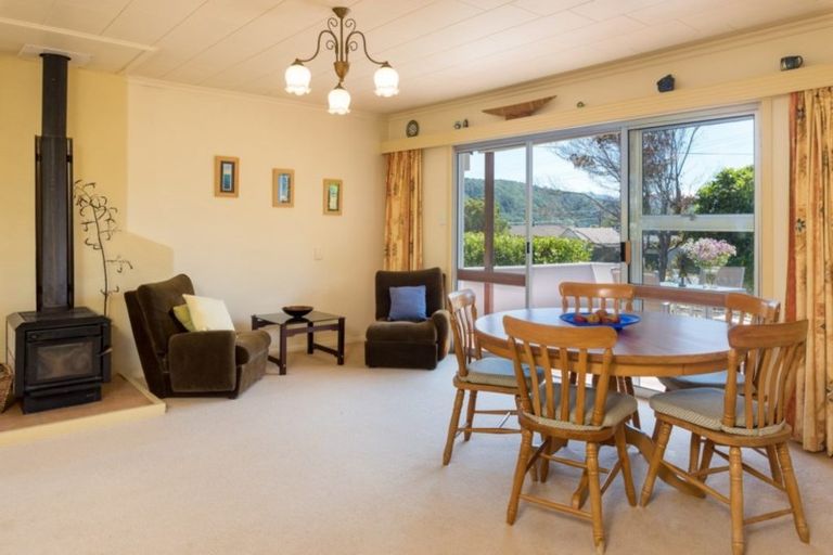 Photo of property in 6 Waimarama Street, Waikawa, Picton, 7220