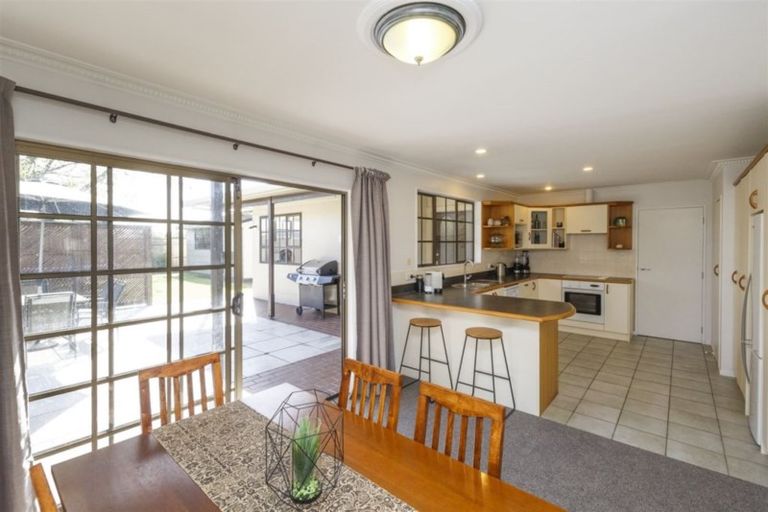 Photo of property in 12 Grange Place, Milson, Palmerston North, 4414