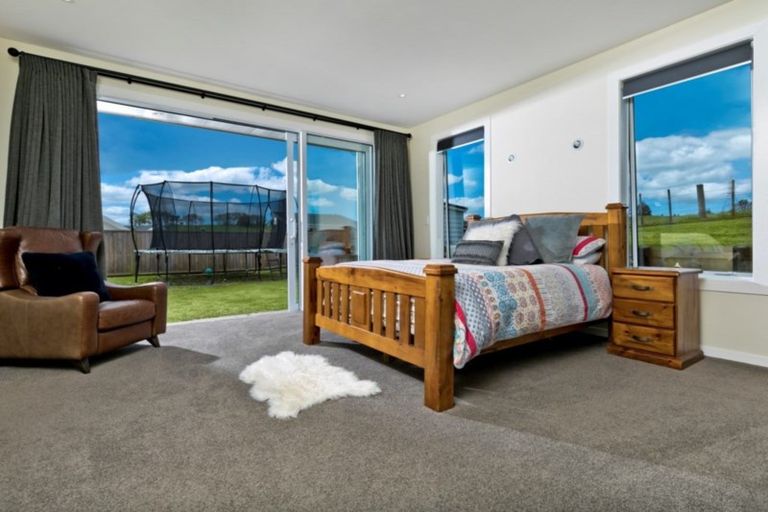 Photo of property in 8 Oak Valley Road, Dairy Flat, Albany, 0792