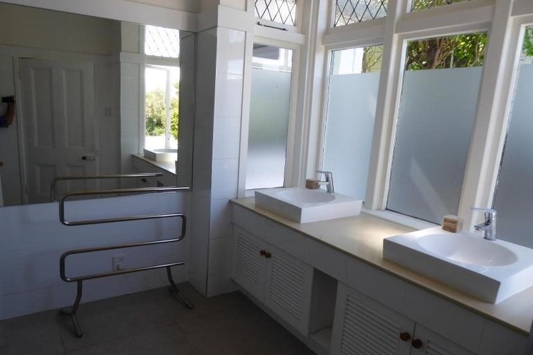 Photo of property in 35 Central Terrace, Kelburn, Wellington, 6012