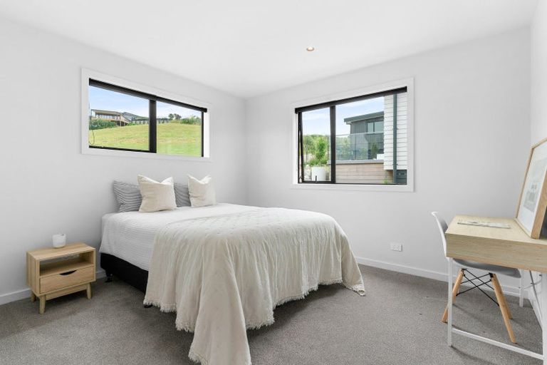 Photo of property in 2 Blue Moon Rise, Langs Beach, 0582