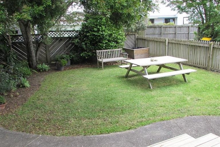 Photo of property in 71 West Harbour Drive, West Harbour, Auckland, 0618