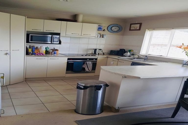 Photo of property in 23 Brompton Place, Burswood, Auckland, 2013