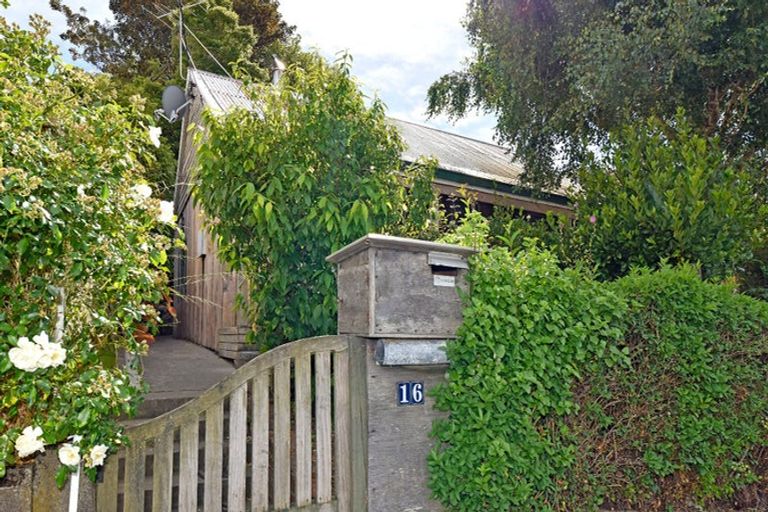 Photo of property in 16 Ripon Street, Lyttelton, 8082