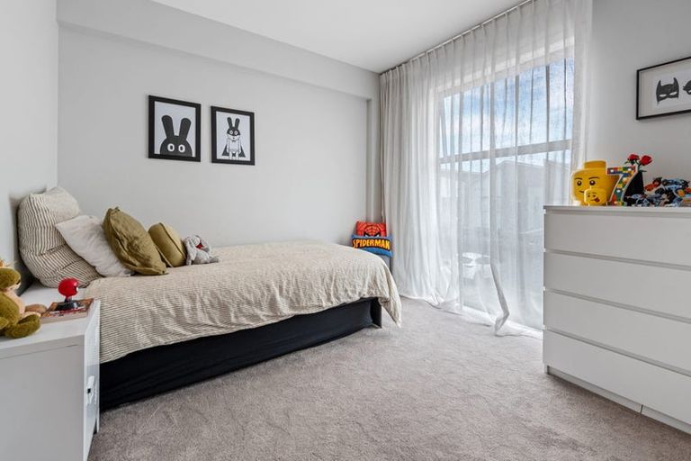 Photo of property in 37 Eyton Kay Road, Hobsonville, Auckland, 0616