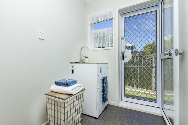 Photo of property in 2/3 Winscombe Street, Belmont, Auckland, 0622