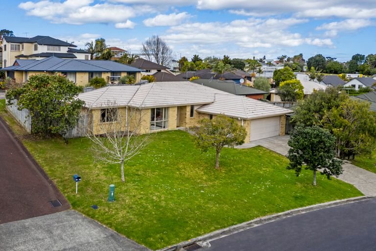 Photo of property in 37 Nimstedt Avenue, Oteha, Auckland, 0632