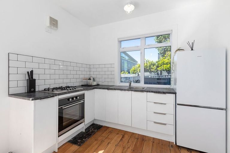 Photo of property in 277 Queens Drive, Lyall Bay, Wellington, 6022