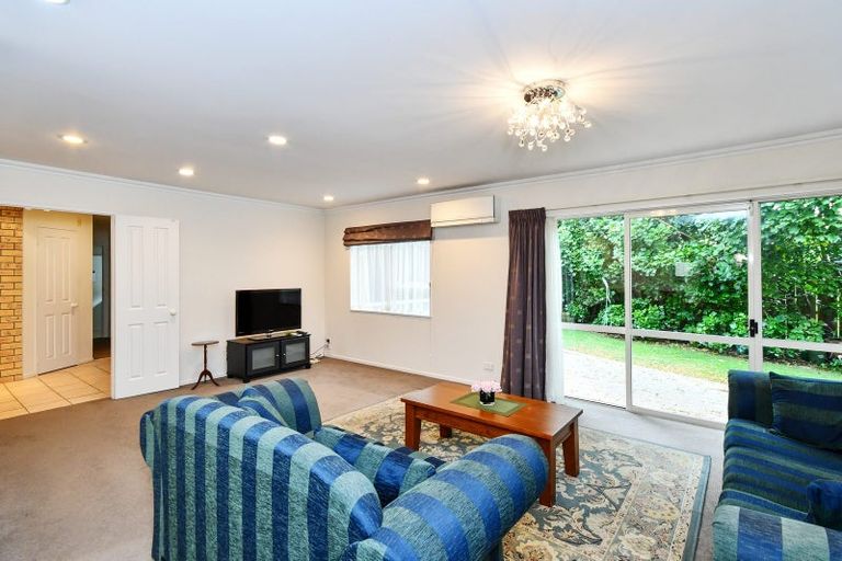 Photo of property in 15 Len Garlick Place, Pahurehure, Papakura, 2113