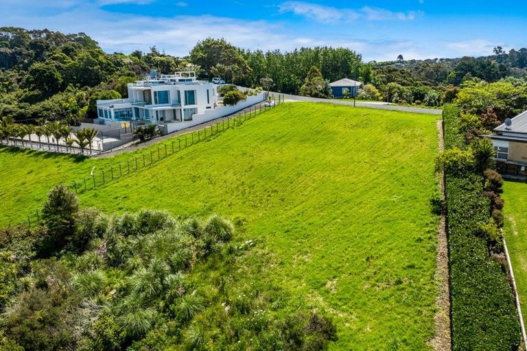 Photo of property in 127 Roberts Road, Matakatia, Whangaparaoa, 0930