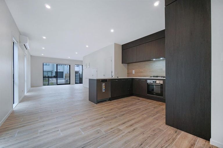 Photo of property in 5 Aramata Road, Papakura, 2110