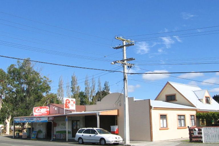 Photo of property in 58 Ward Street, Wallaceville, Upper Hutt, 5018