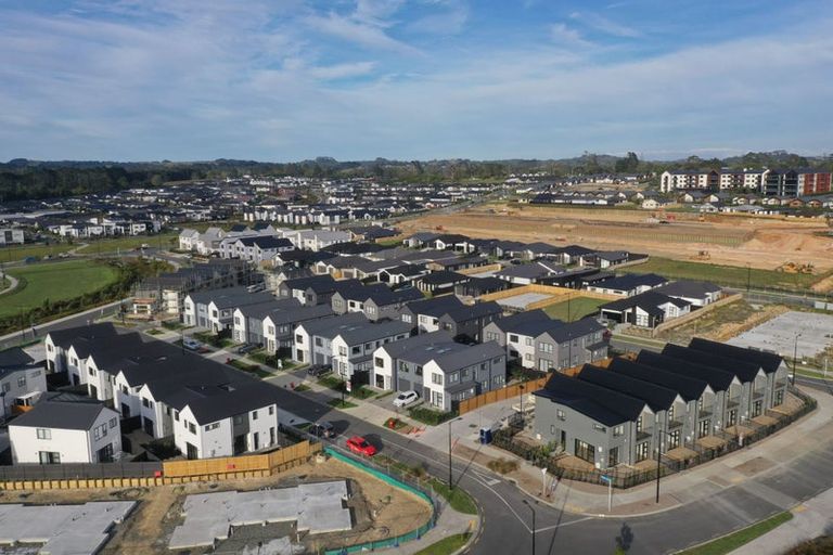 Photo of property in 122 Vintry Drive, Kumeu, 0810