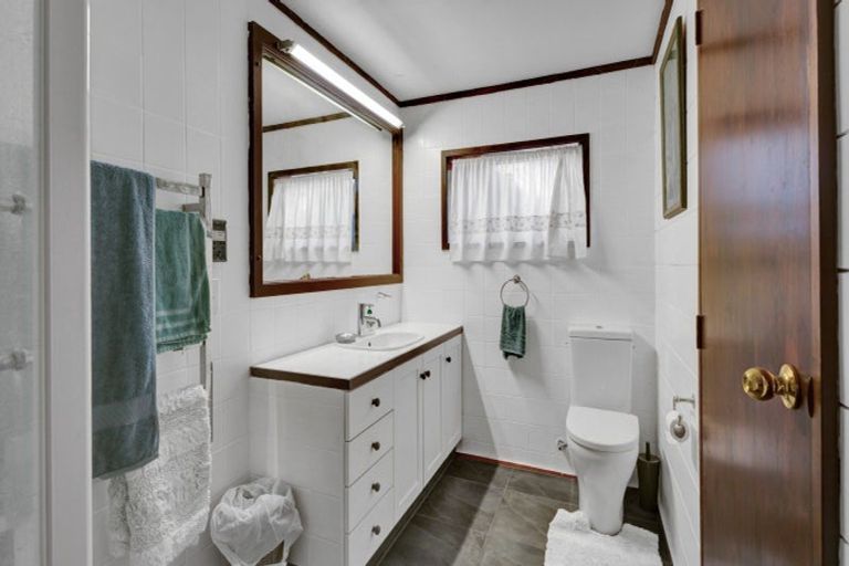 Photo of property in 17a Saint Ives Grove, Whalers Gate, New Plymouth, 4310