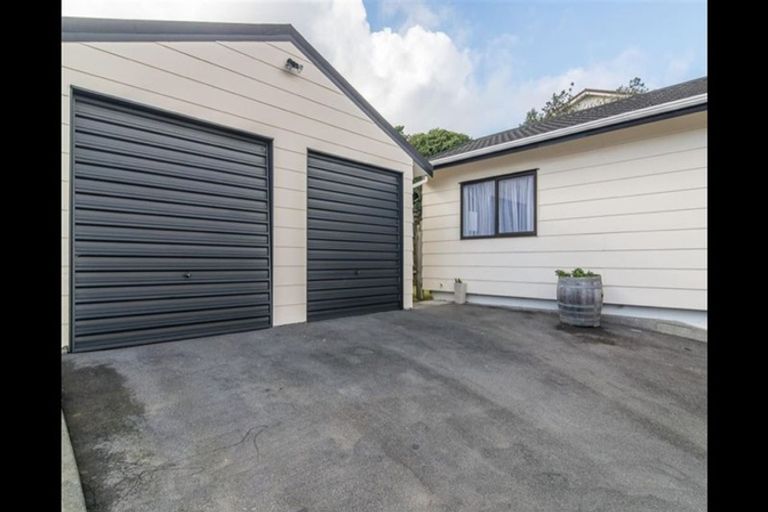 Photo of property in 6 Tatum Way, Johnsonville, Wellington, 6037