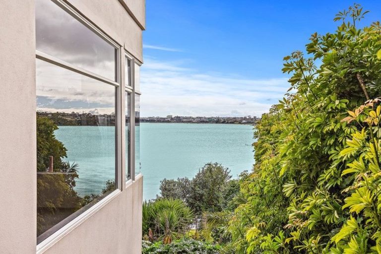 Photo of property in 2/33 Beresford Street, Bayswater, Auckland, 0622