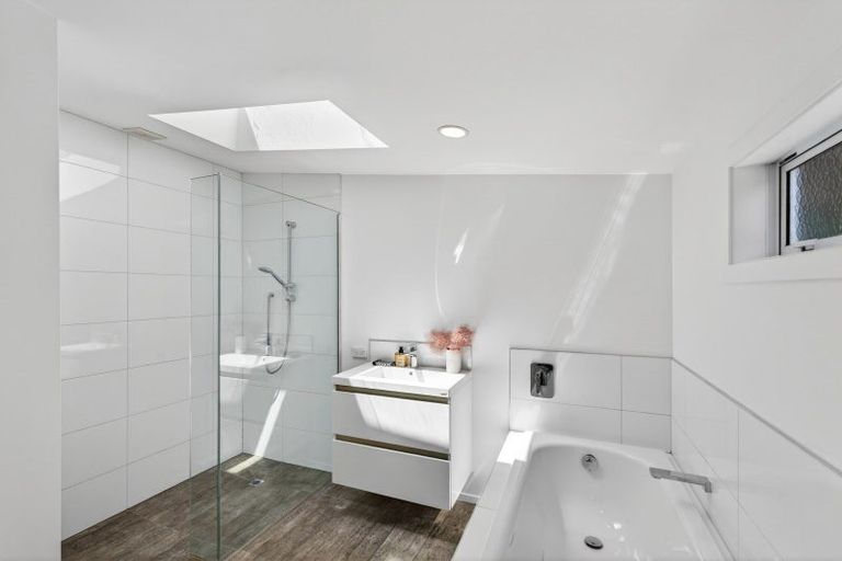 Photo of property in 1 Denholm Road, Hospital Hill, Napier, 4110