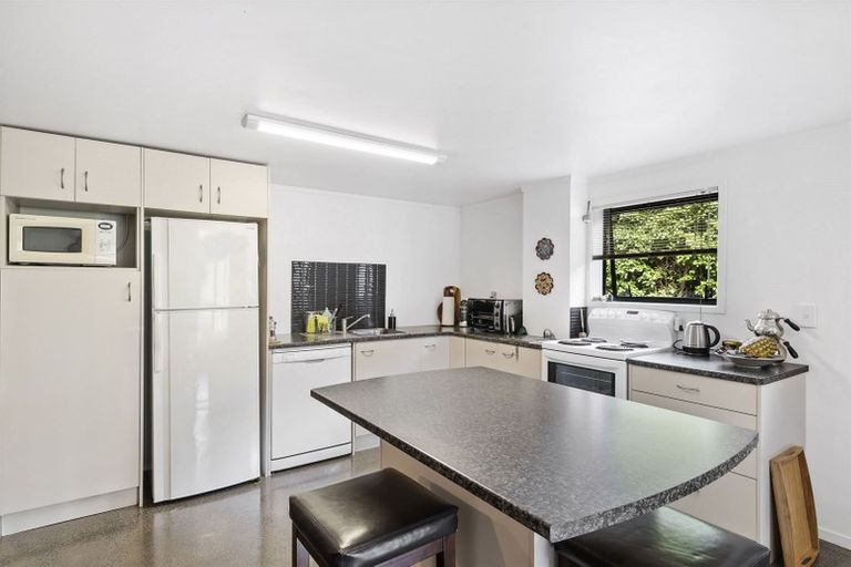 Photo of property in 1/1 Tallington Crescent, Torbay, Auckland, 0630