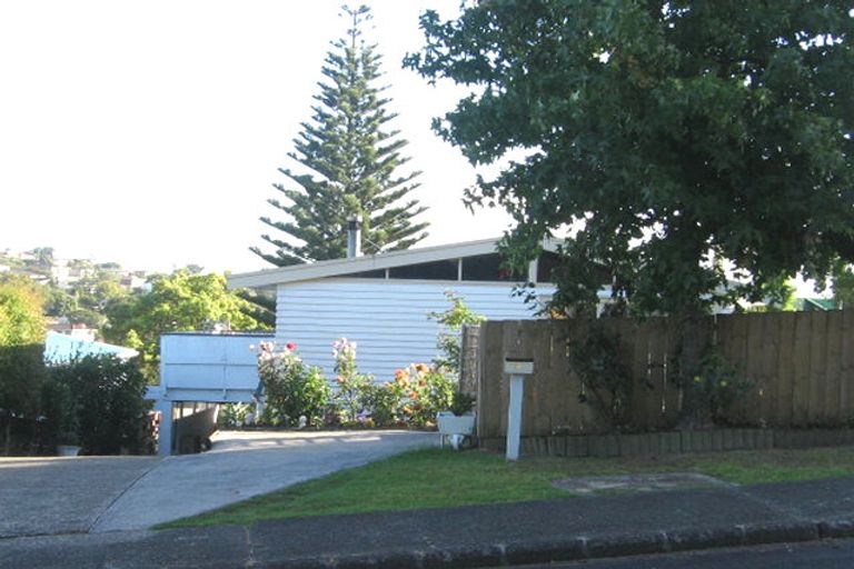 Photo of property in 6 Shanaway Rise, Hillcrest, Auckland, 0627