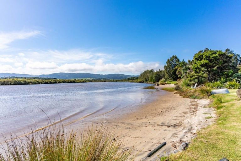 Photo of property in 32 Thelma Road, Mangawhai Heads, Mangawhai, 0505