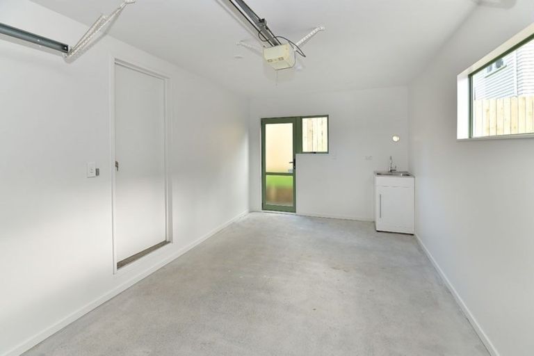 Photo of property in 2/77 Marlborough Avenue, Glenfield, Auckland, 0629