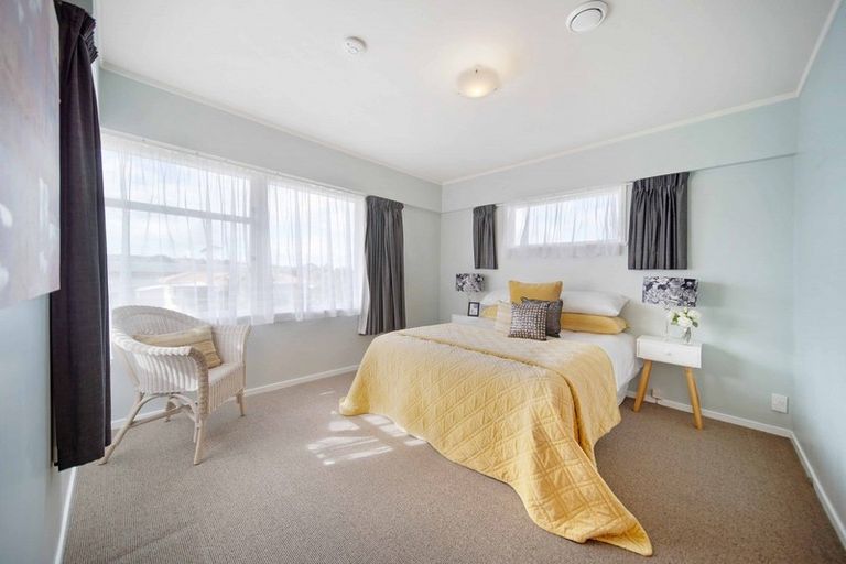 Photo of property in 15 Harford Place, Pakuranga Heights, Auckland, 2010