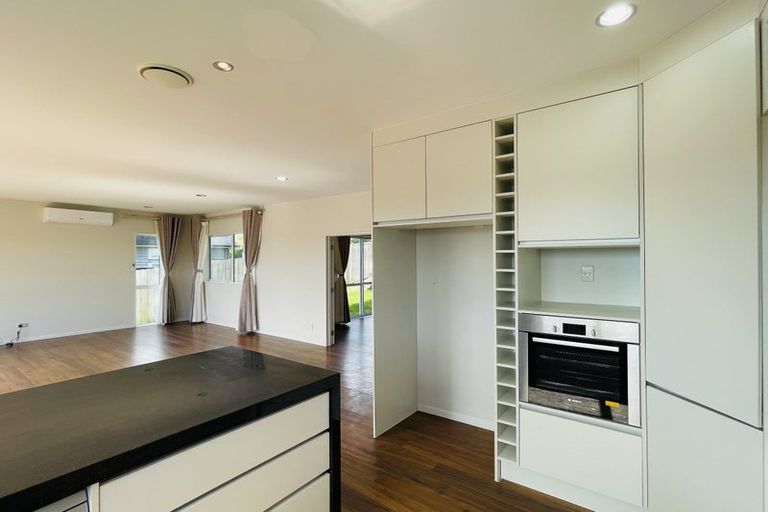 Photo of property in 4a Marina View Drive, West Harbour, Auckland, 0618