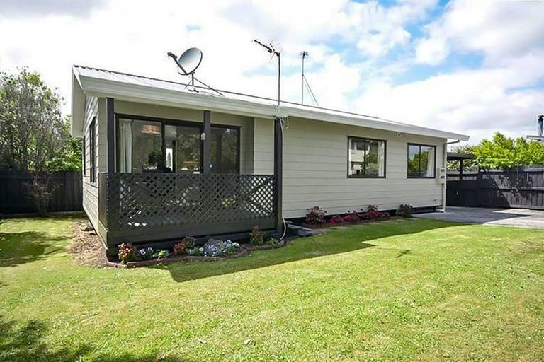 Photo of property in 2/26 Estuary Road, Weymouth, Auckland, 2103